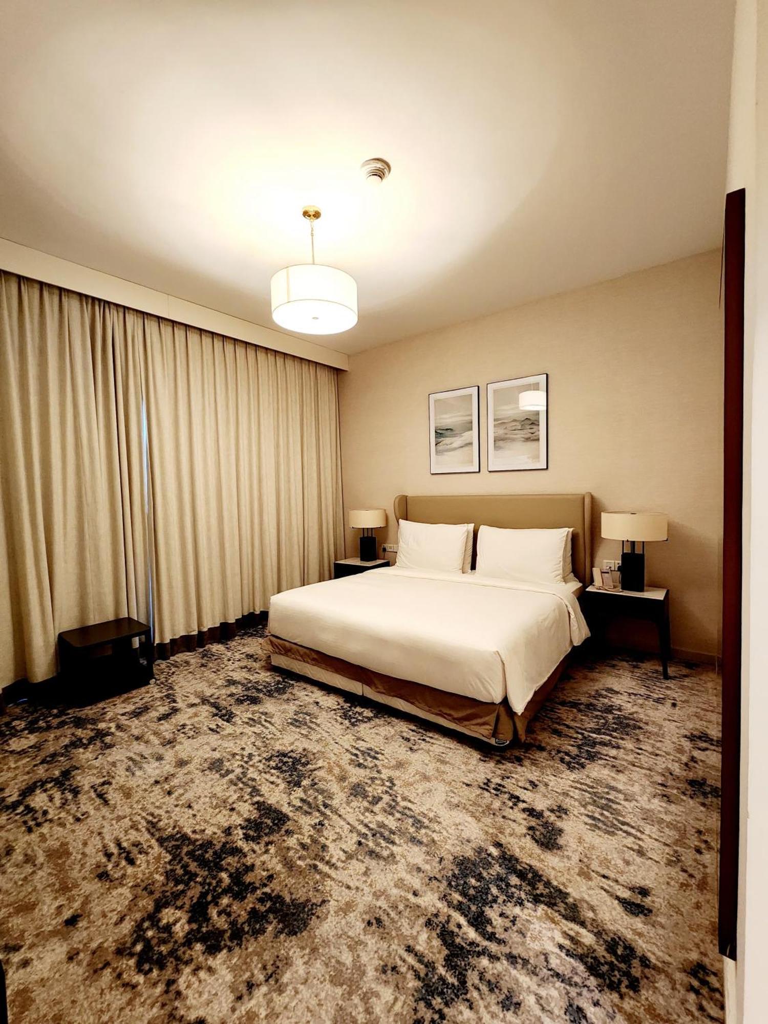 Apartment With Three Bedrooms At Address