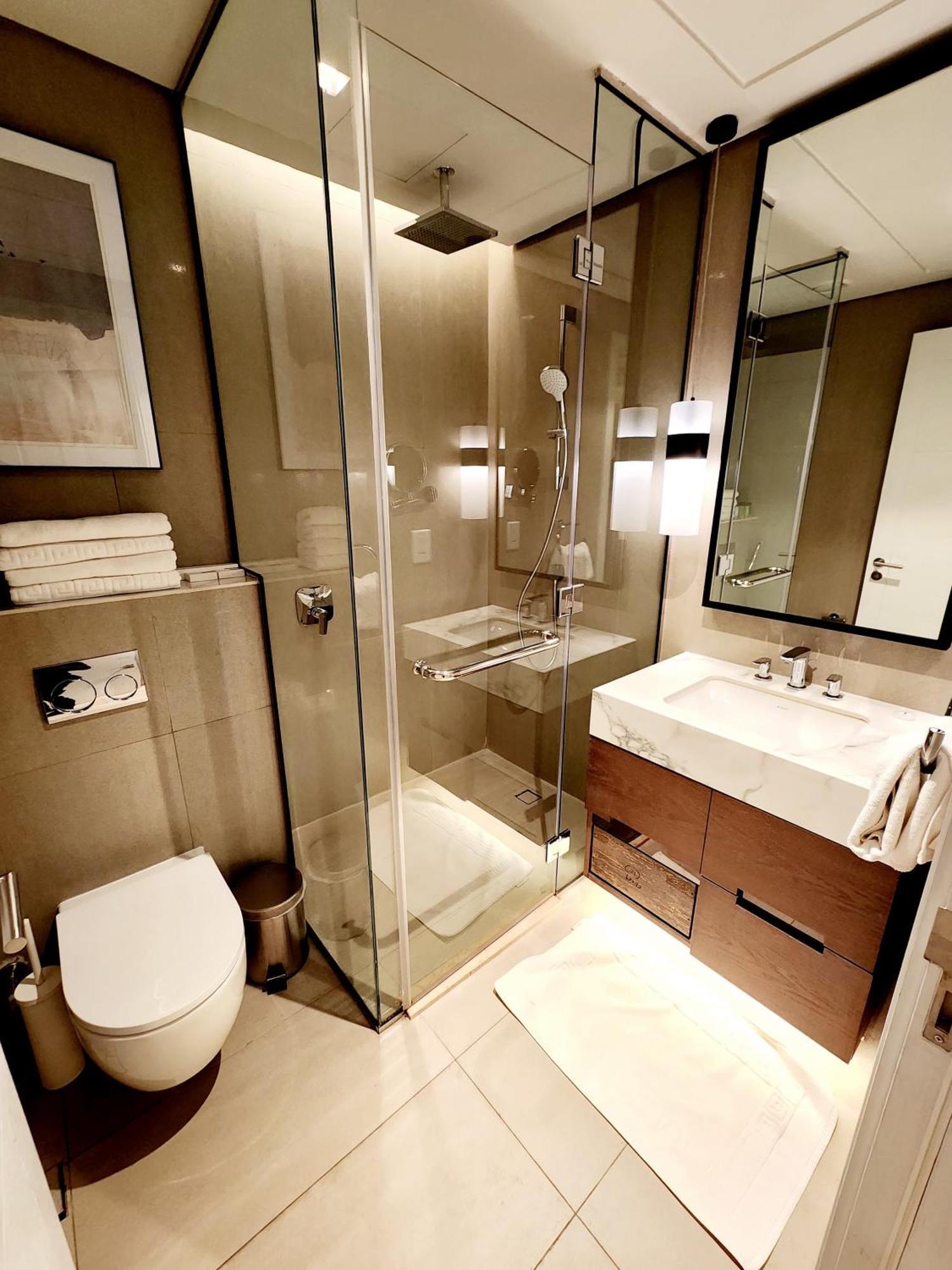 Apartment With Three Bedrooms At Address